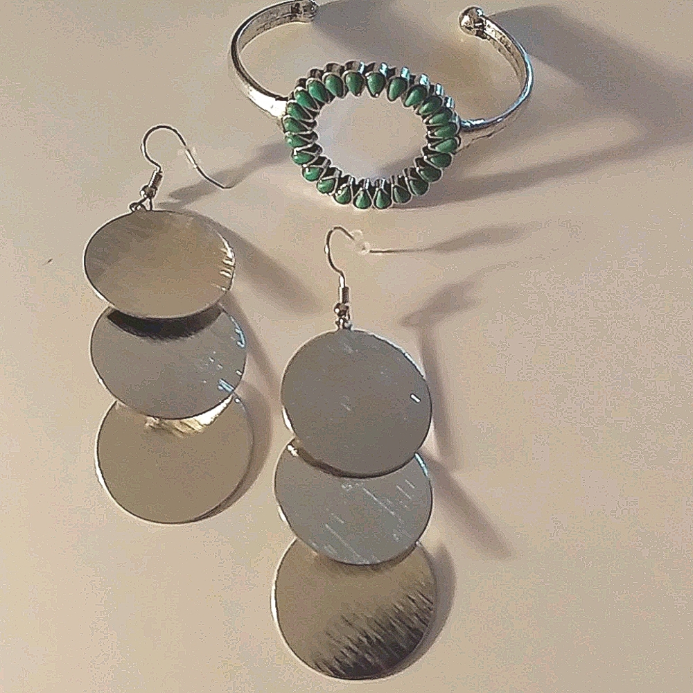 Papparazzi 2 pc Earrings and Bracelet